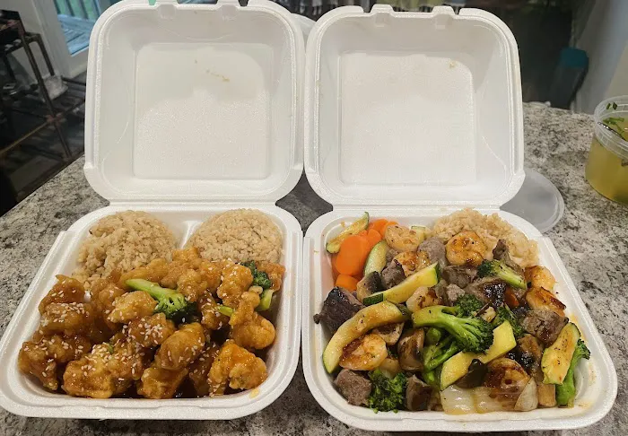Fuji Hibachi Wok & Sushi Picture 1