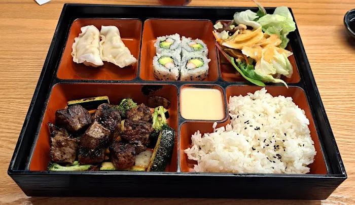Wild Goji Revolving Sushi & Bar Picture 2
