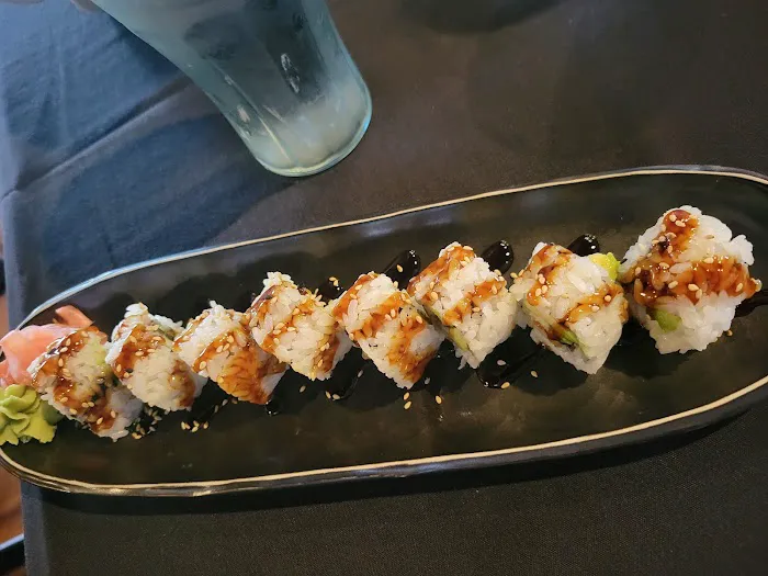 Yummi sushi and grill Picture 4