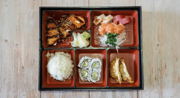 Nanami Sushi Bar & Grill Picture 9