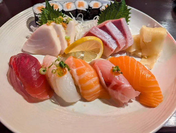 Umi Sushi Bar & Grill Picture 7