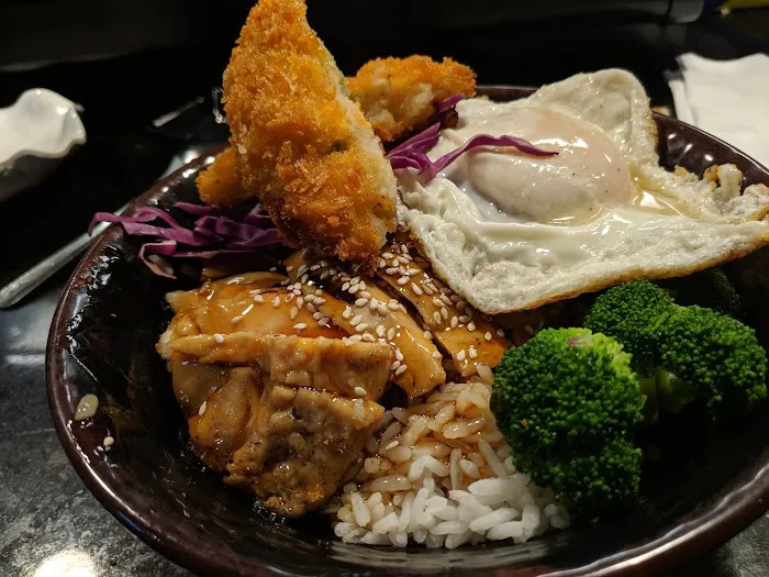 Raku Sushi & Asian Bistro Picture 9