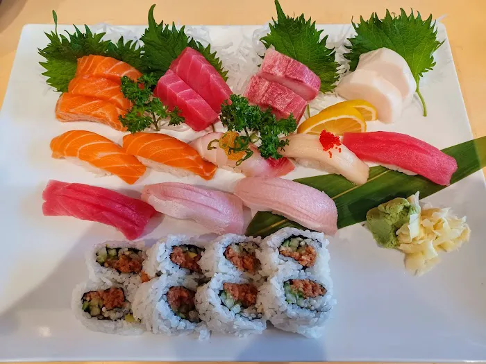 Momo Sushi Picture 2