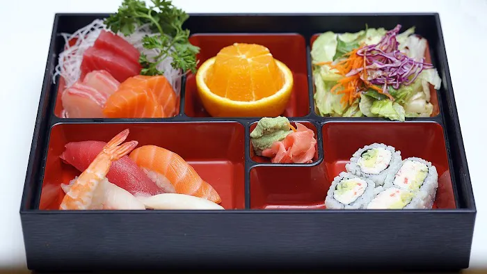Momo Sushi Picture 7