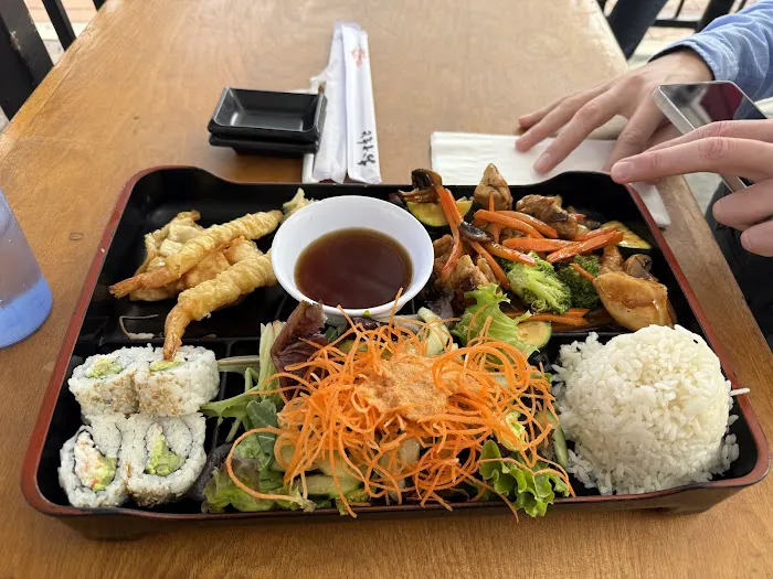 Konnichiwa Sushi & Bar Picture 5