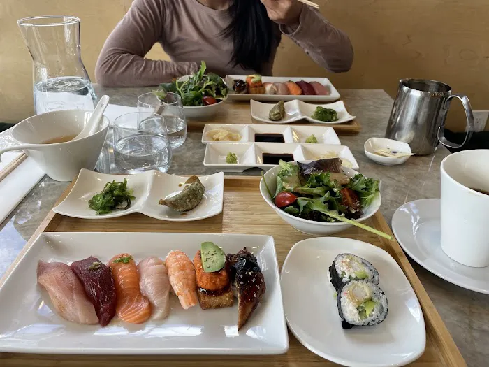moment sushi Picture 1