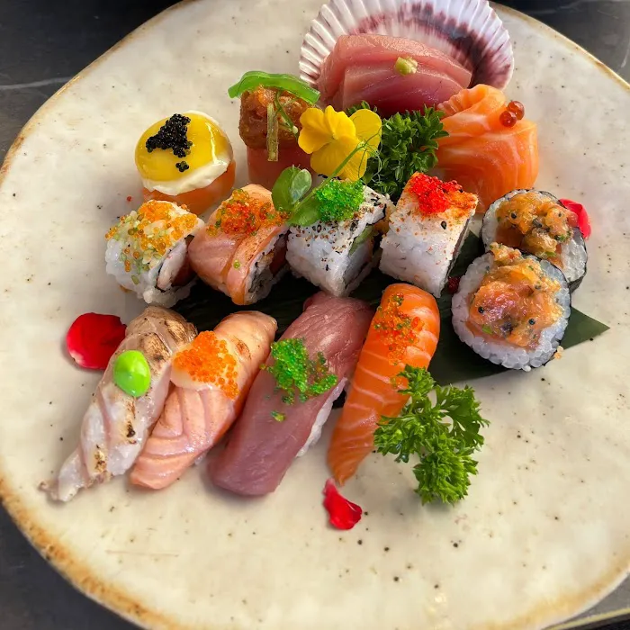 Boto Sushi Del Mar Picture 5