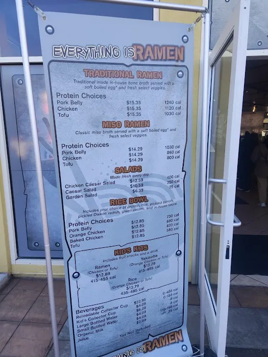 Wok 'N' Bowl Ramen (inside Lego land) Picture 6