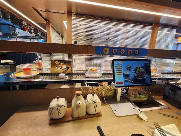 UMAMI REVOLVING SUSHI Picture 8