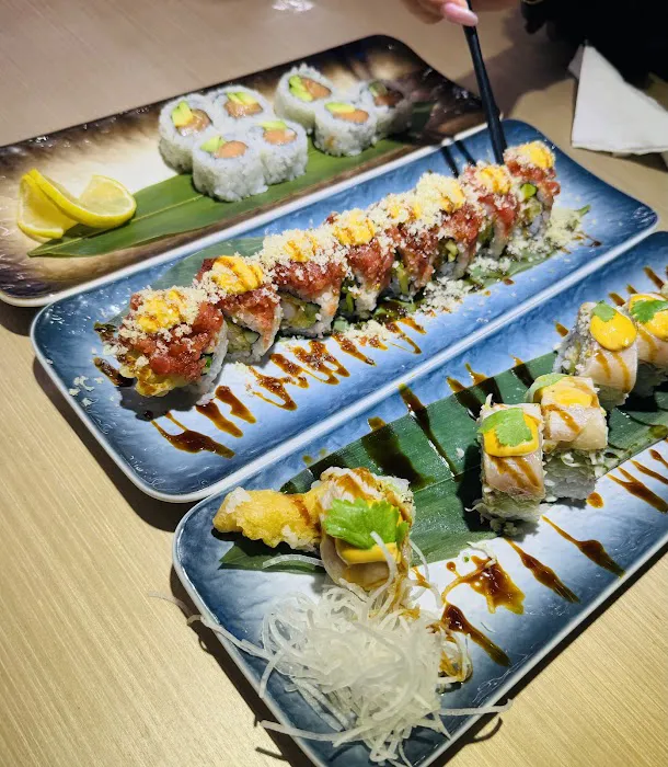 UMAMI REVOLVING SUSHI Picture 4