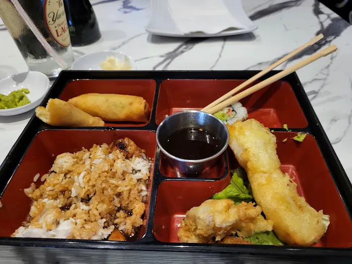 The Sushi Place & Lounge Picture 4