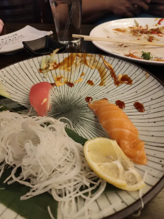 Sunny's Sushi, Steak, & Seafood House Picture 4
