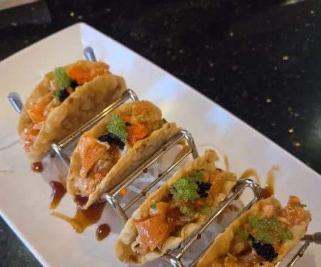 Louie Louie The Restaurant Sushi Bar y Mas