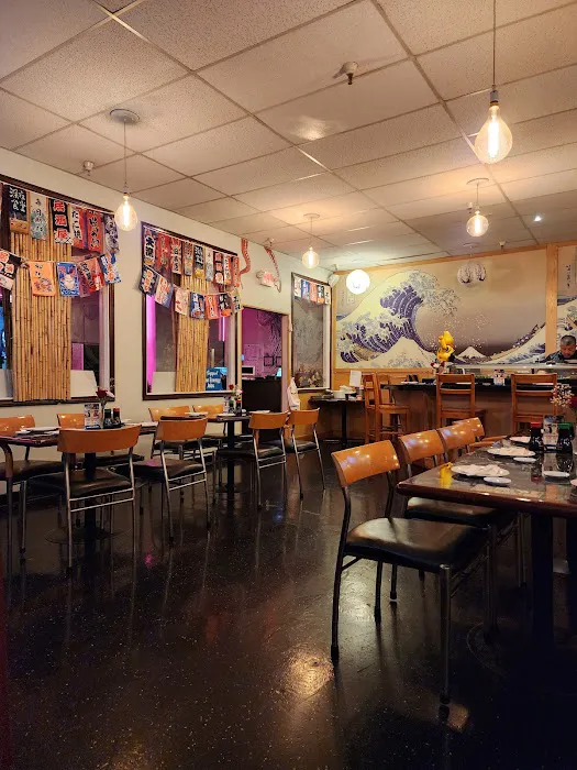 Louie Louie The Restaurant Sushi Bar y Mas Picture 3