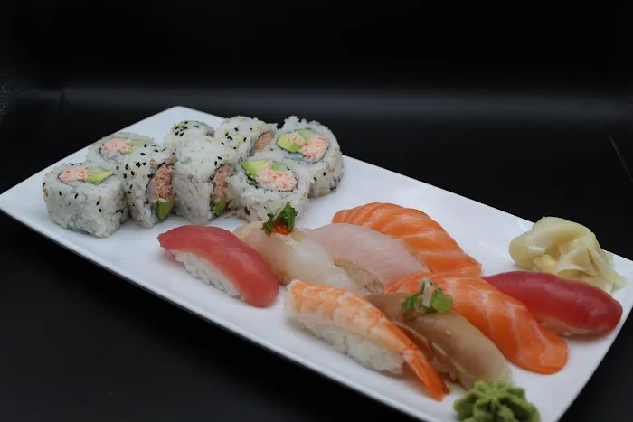 Louie Louie The Restaurant Sushi Bar y Mas Picture 4