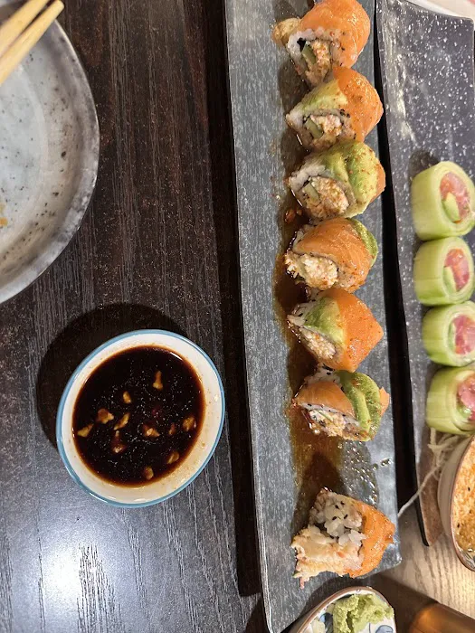 Momo Sushi Japanese Cuisine Picture 3