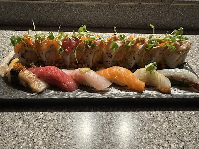 Momo Sushi Japanese Cuisine Picture 6