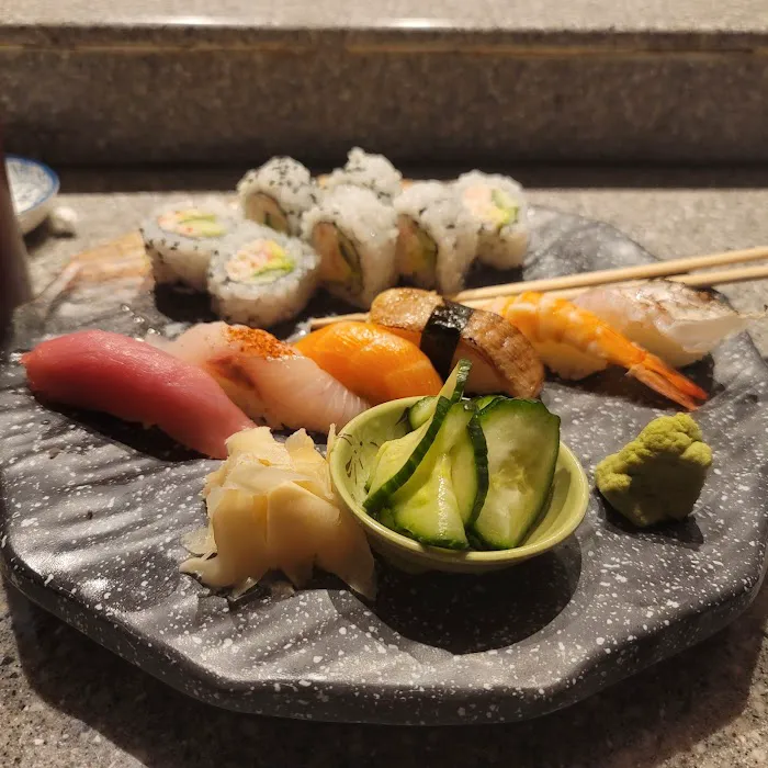 Momo Sushi Japanese Cuisine Picture 10