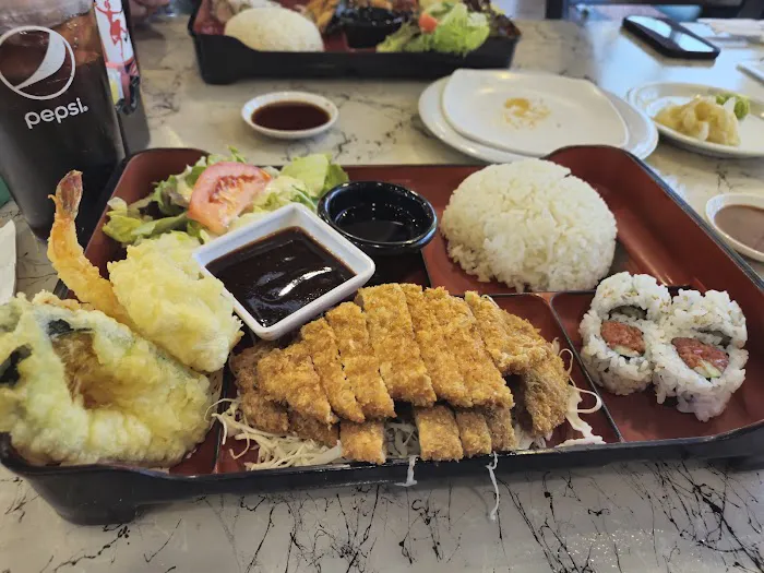 Hiroba Sushi Picture 4