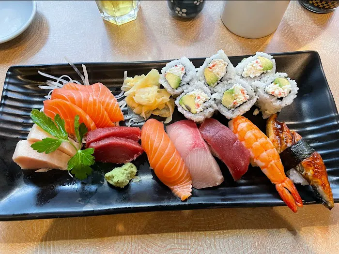 Sakana Sushi Bar & Grill Picture 4