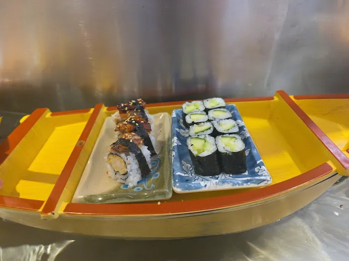 Floating Sushi Boat Picture 3