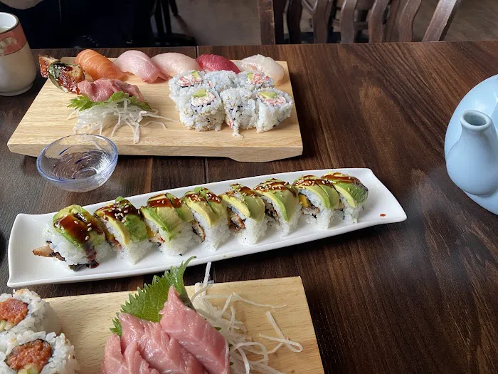 Little Sushi Bar Picture 5
