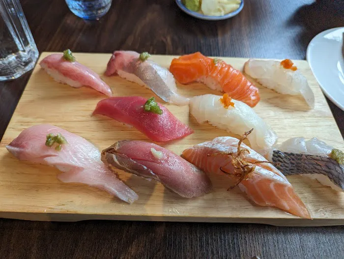 Little Sushi Bar Picture 3