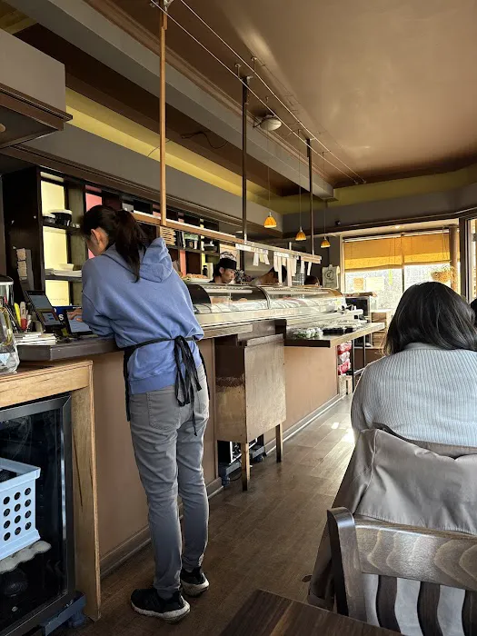 Little Sushi Bar Picture 8