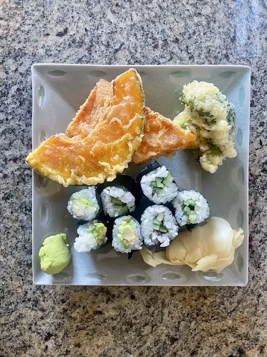 Little Sushi Bar Picture 7