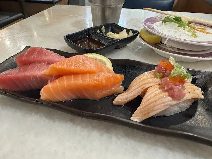 Izumi Revolving Sushi Picture 3