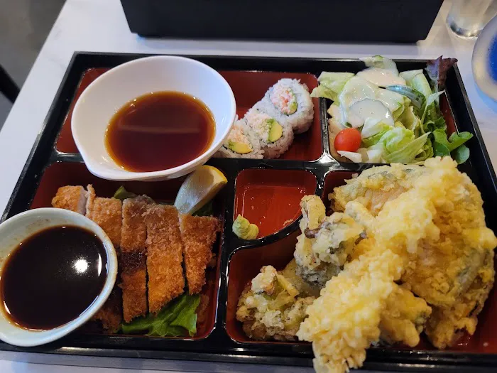 Tokyo Sushi & Bar Picture 2