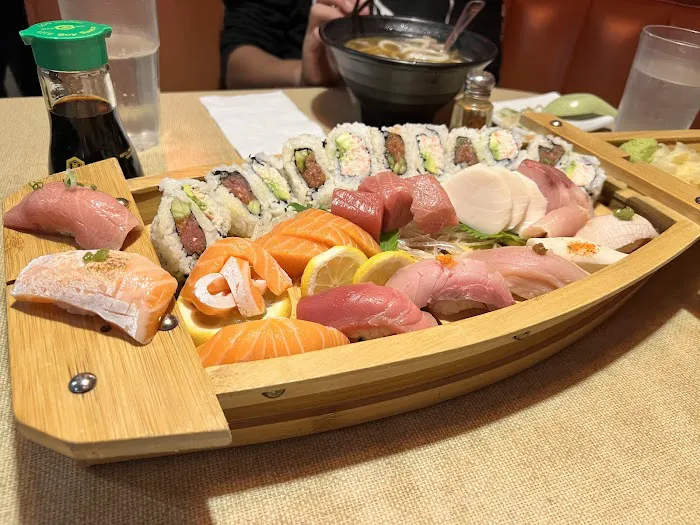Go Sushi Japanese Restaurant Picture 4