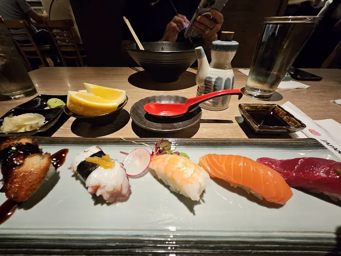 Japanese Castle Sushi & Roll Picture 5