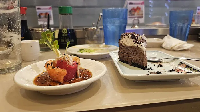 Fuji Revolving Sushi Bar Picture 1