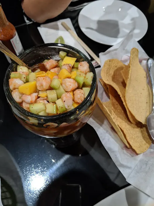 Mariscos y Sushi Los Tomateros Picture 7