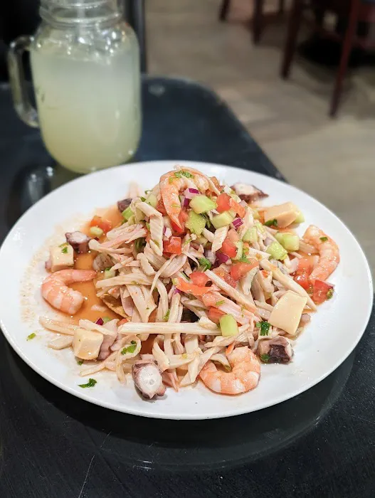 Mariscos y Sushi Los Tomateros Picture 3