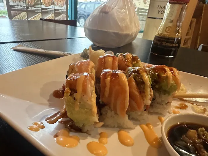 Tak E Sushi and Rolls Picture 4