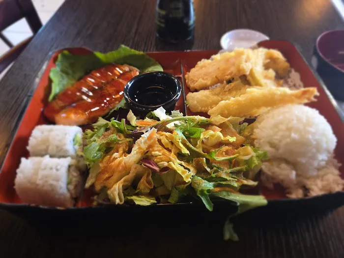 Tak E Sushi and Rolls Picture 9