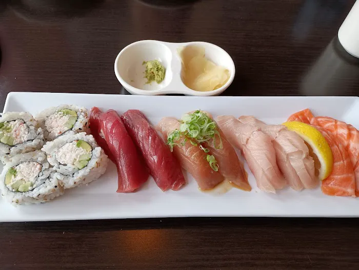 Ueno Sushi & Asian Izakaya Picture 5