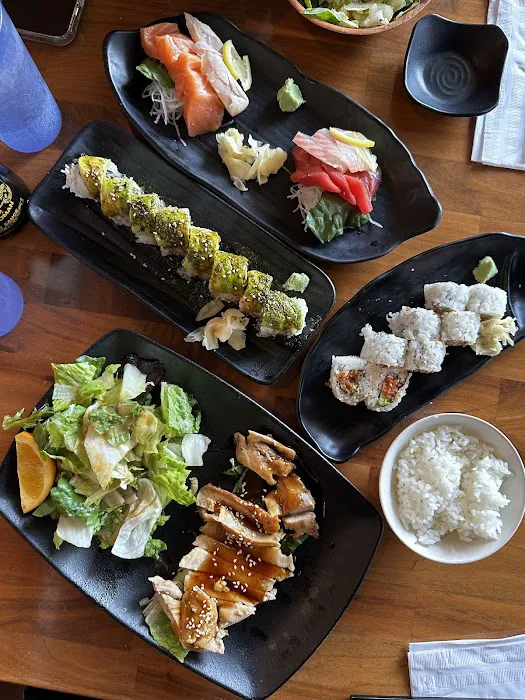Full Moon Sushi Picture 7