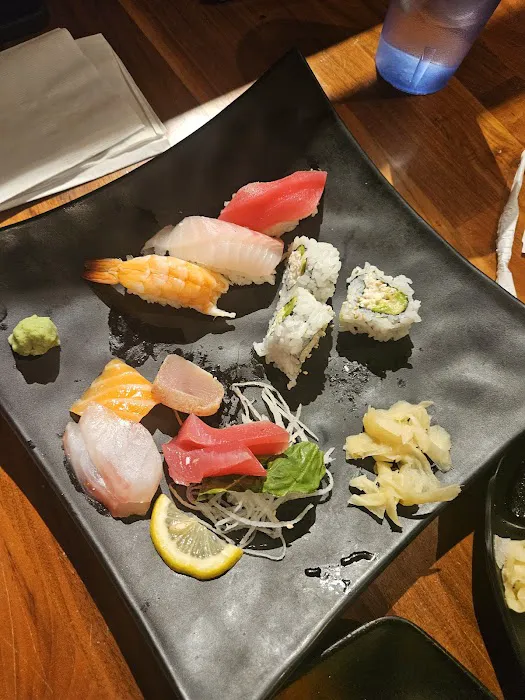 Full Moon Sushi Picture 2