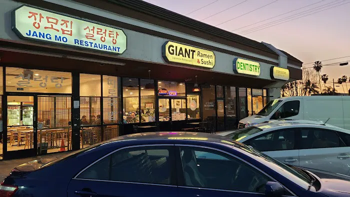 Giant Ramen & Sushi Picture 1