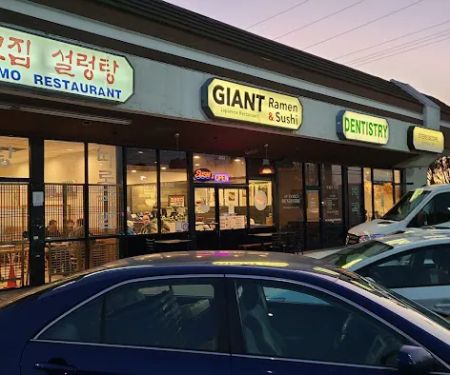 Giant Ramen & Sushi