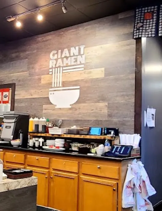 Giant Ramen & Sushi Picture 4