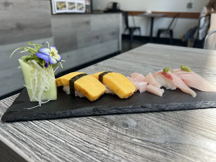 Momi Sushi Picture 5