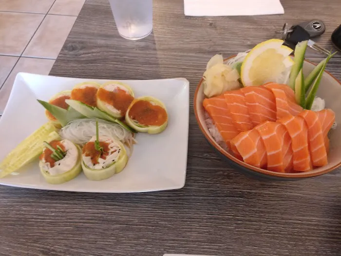 Orange Roll & Sushi Picture 3