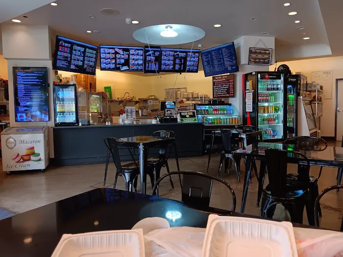 ROLL SPOT sushi & desserts Tokyo Haus Sushi & Grill Picture 5
