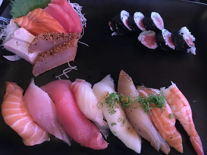 Sushi District Picture 4