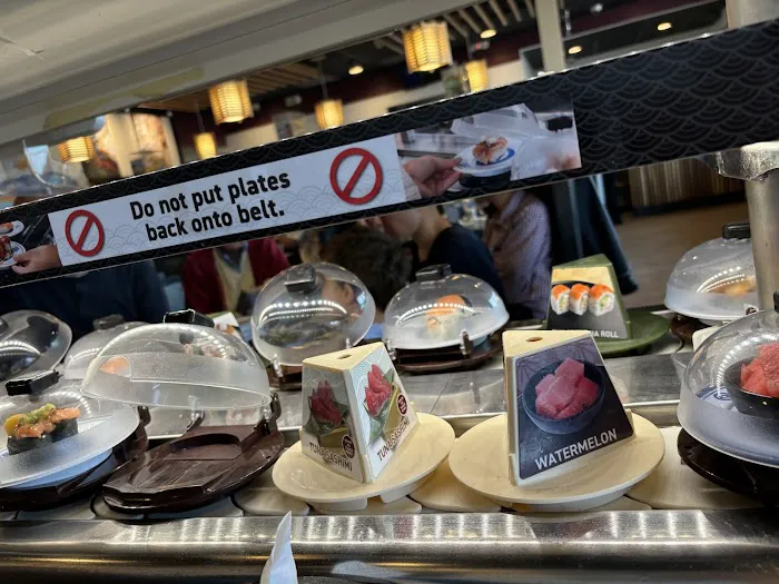Kura Revolving Sushi Bar Picture 3