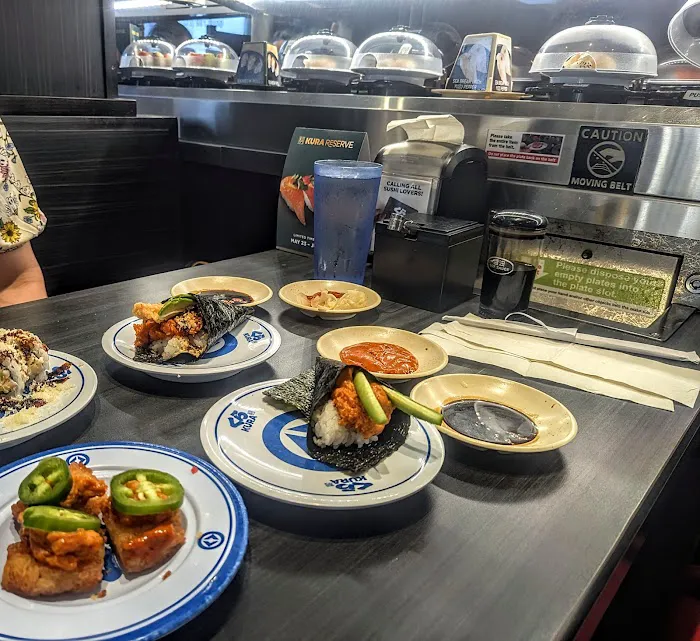 Kura Revolving Sushi Bar Picture 3